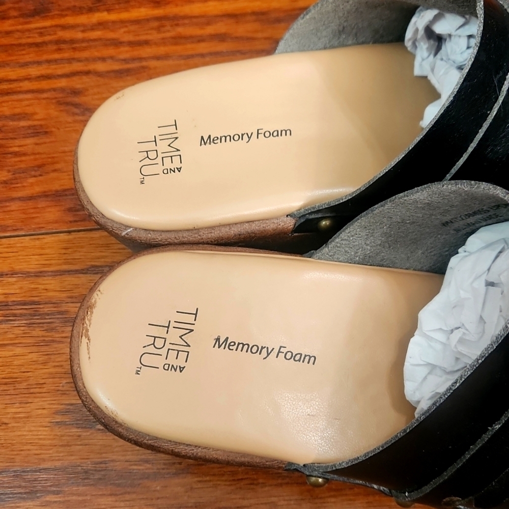 Time and Tru Memory Foam Black Studded Faux Wood Slip On Mules - Picture 7 of 7